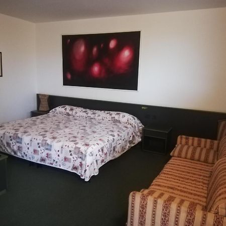 Green Hotel Poviglio  Екстериор снимка